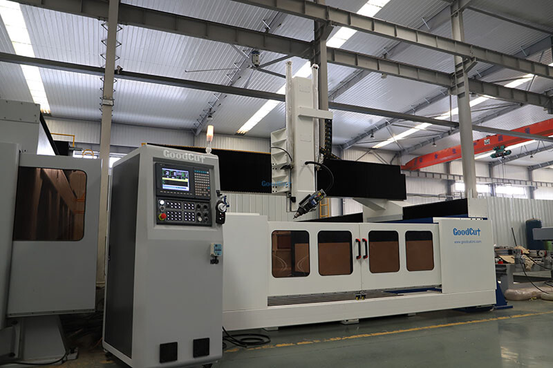 GC1325ATC-4 Axes Cadre Renforcé Grande Taille CNC Routeur avec Broche ATC Rotative