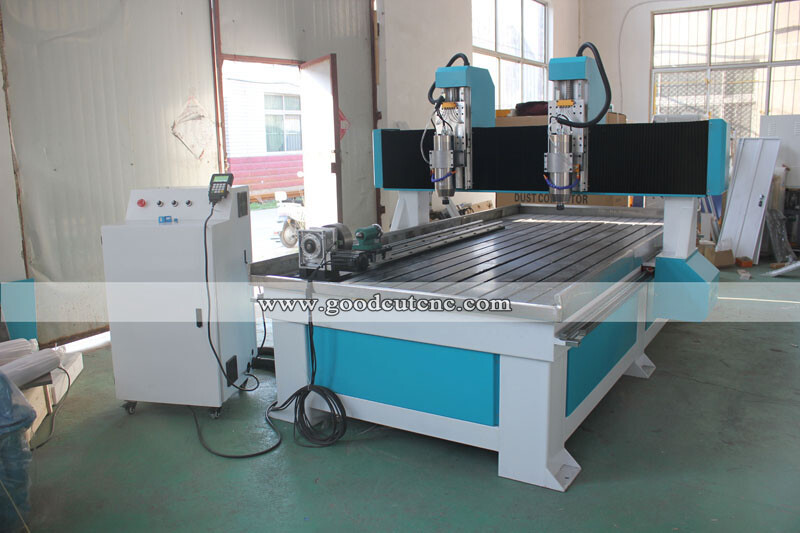 GC1325-2H-TR Routeur CNC pour bois à double broches indépendantes 1325 avec dispositif rotatif à 4 axes