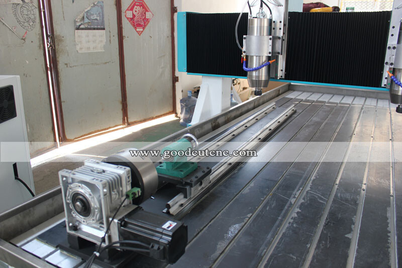 GC1325-2H-TR Routeur CNC pour bois à double broches indépendantes 1325 avec dispositif rotatif à 4 axes