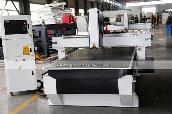 GC1325H Fraiseuse CNC à cadre robuste de 4*8pieds avec une table à rainures en T