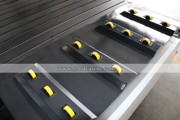 GC1325H Fraiseuse CNC à cadre robuste de 4*8pieds avec une table à rainures en T