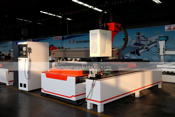 GC1325ATC-R Routeur CNC à changement d'outil Automatique linéaire avec dispositif rotatif 