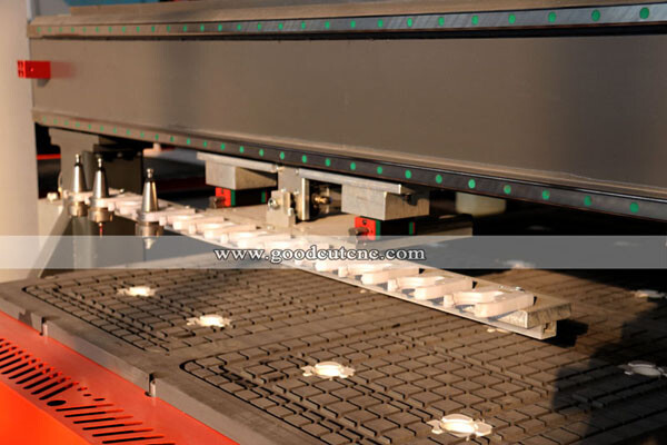 GC1325ATC-R Routeur CNC à changement d'outil Automatique linéaire avec dispositif rotatif 