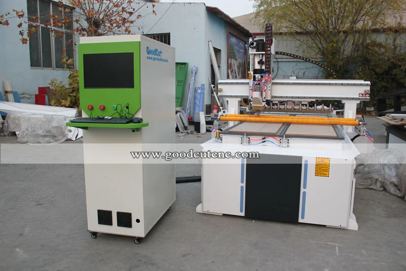 GC1325ATC Routeur CNC linéaire ATC avec changeur d'outils Automatique pour la fabrication de portes d'armoires de cuisine