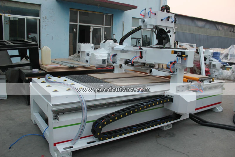 GC1325ATC Routeur CNC linéaire ATC avec changeur d'outils Automatique pour la fabrication de portes d'armoires de cuisine