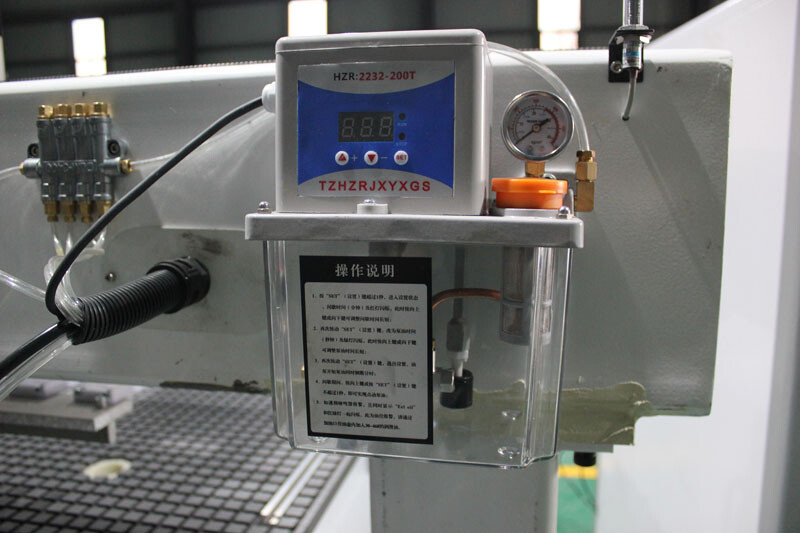 GC1325ATC New Design Automatic Tool Changer CNC Router Machine2.jpg GC1325ATC New Design Automatic Tool Changer CNC Router Machine2.jpg