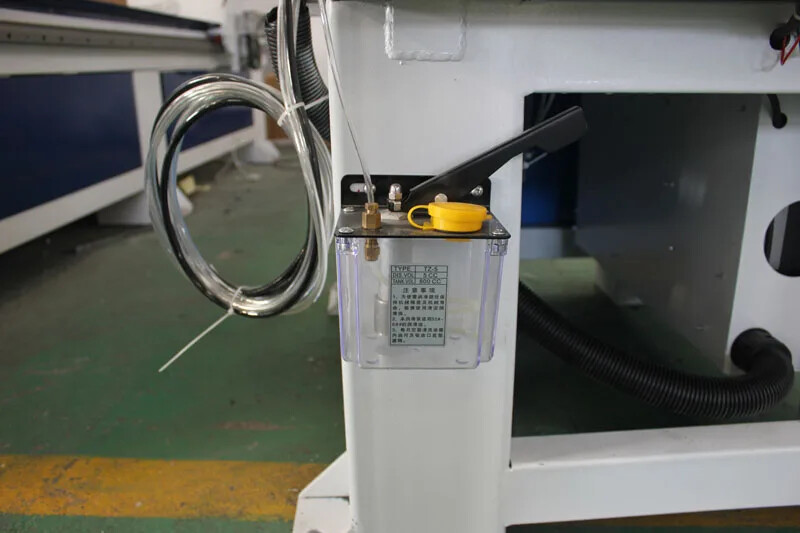 GC6060 Routeur CNC Mobile de type bureau de haute précision avec réservoir d'eau pour le travail sur le cuivre, l'aluminium et le métal mou