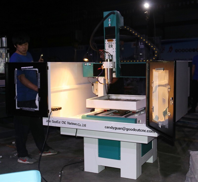 GC4040M GC6060M Fraiseuse CNC à vis de meulage de haute précision pour moule en aluminium de cuivre