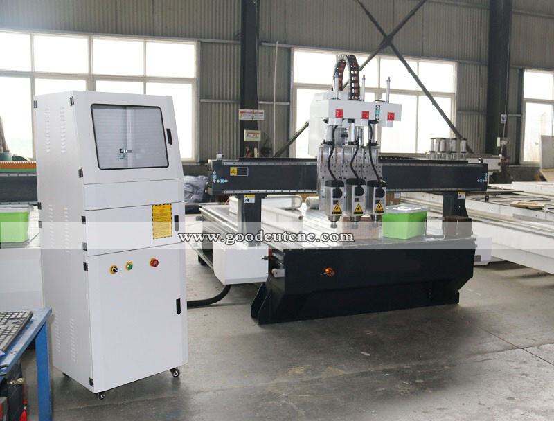 GC1325-P3 Machine de routeur CNC à tête pneumatique multi pour le travail du bois
