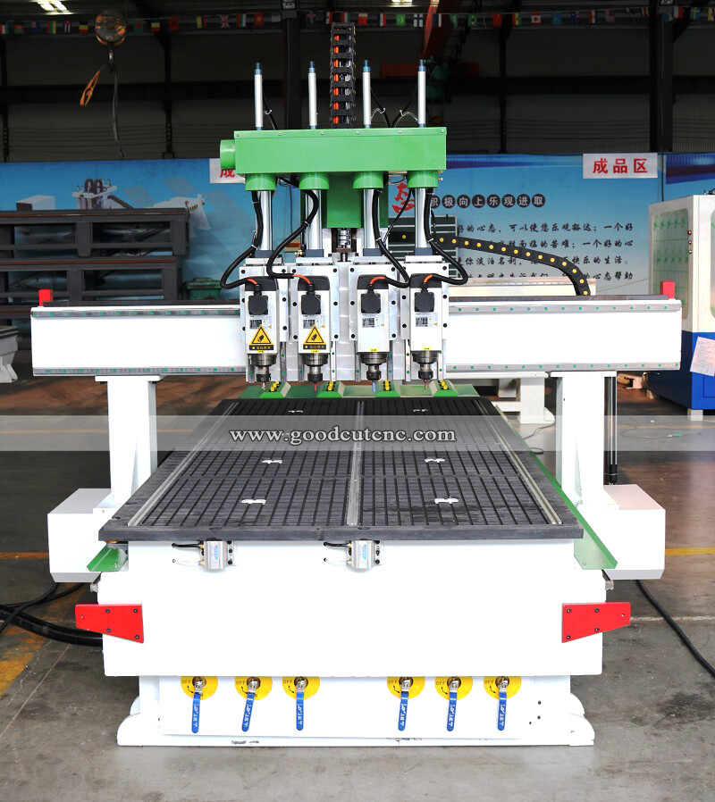 GC1325-P4 Routeur CNC en bois à broche multi-pneumatique pour la fabrication de meubles