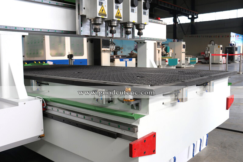 GC1325-P4 Routeur CNC en bois à broche multi-pneumatique pour la fabrication de meubles