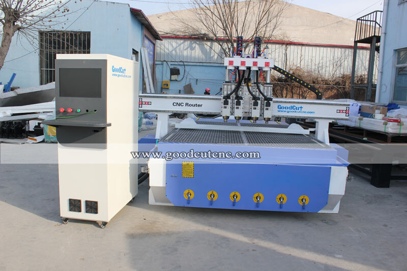 GC1325-P4 Routeur CNC de Multi Broches Pneumatiques pour Couper, Gravure et Forage des Meubles