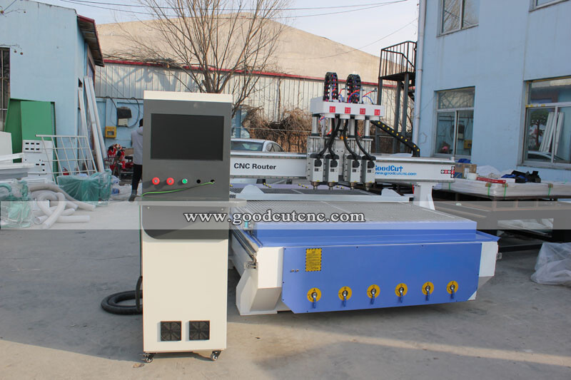 GC1325-P4 Routeur CNC de Multi Broches Pneumatiques pour Couper, Gravure et Forage des Meubles