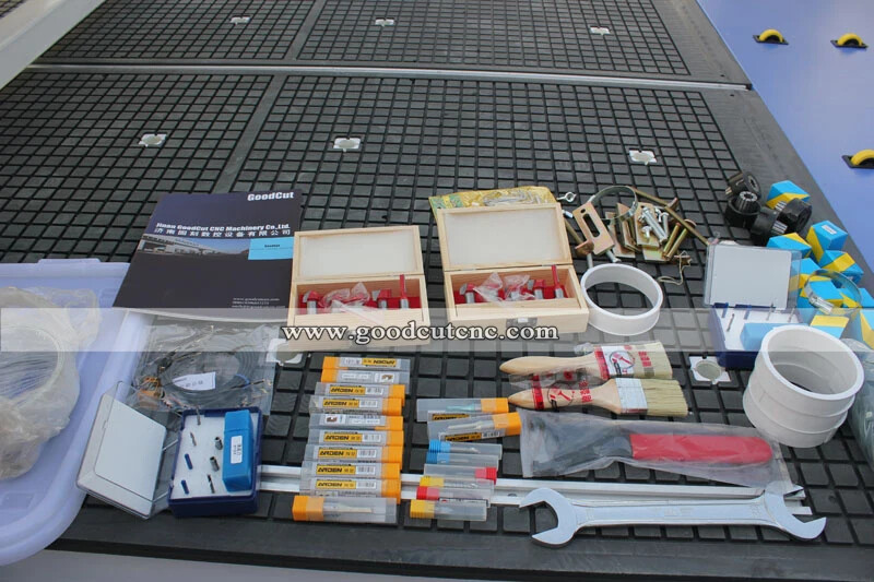 GC1325-P4 Routeur CNC de Multi Broches Pneumatiques pour Couper, Gravure et Forage des Meubles