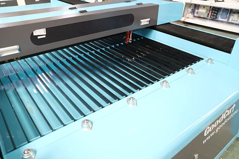 GC1325LG Machine laser CO2 de haute qualité pour la gravure et découpe bois, acrylique plastic, carton et autres matériaux non métalliques