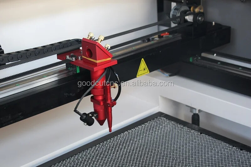  GC6090L Machine pour couper et graver le bois de tissu le plastique acrylique MDF au laser CO2 