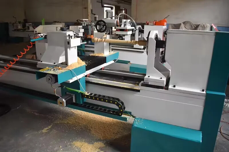 GC1530WL-S Tour à bois de haute qualité avec broche de gravure pour le travail du bois