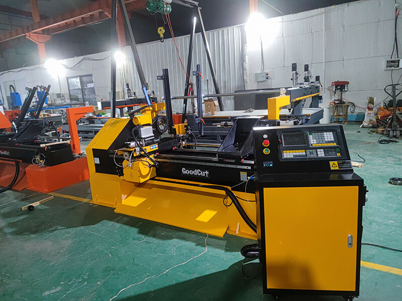 GC1530WL-AF Machine CNC de tour à bois industriel à alimentation automatique avec broche de gravure pour le travail du bois