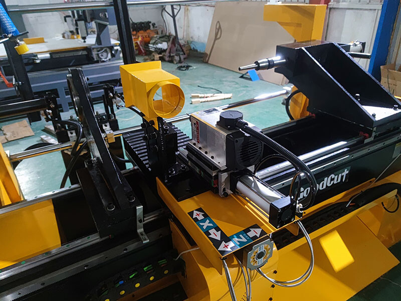 GC1530WL-AF Machine CNC de tour à bois industriel à alimentation automatique avec broche de gravure pour le travail du bois