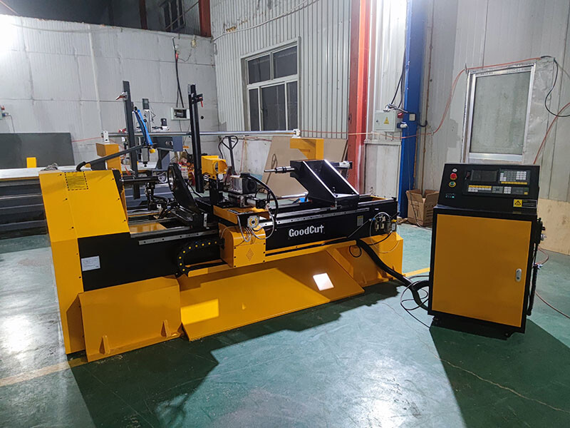 GC1530WL-AF Machine CNC de tour à bois industriel à alimentation automatique avec broche de gravure pour le travail du bois