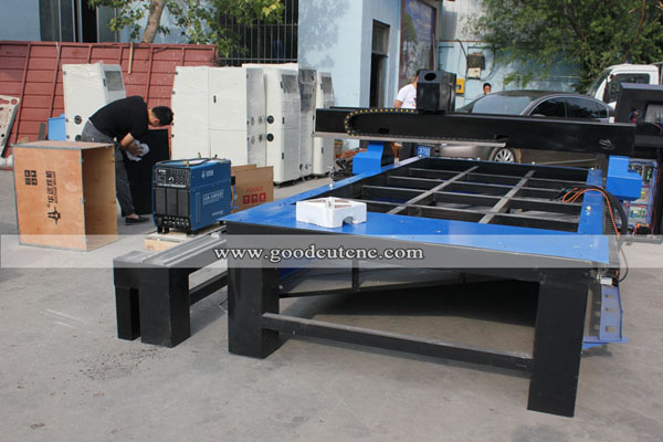 GC1325P-R Machine de Plasma CNC avec disppositif rotatif pour la découpe du tuyau en métal plat rond ou en forme rectangulaire