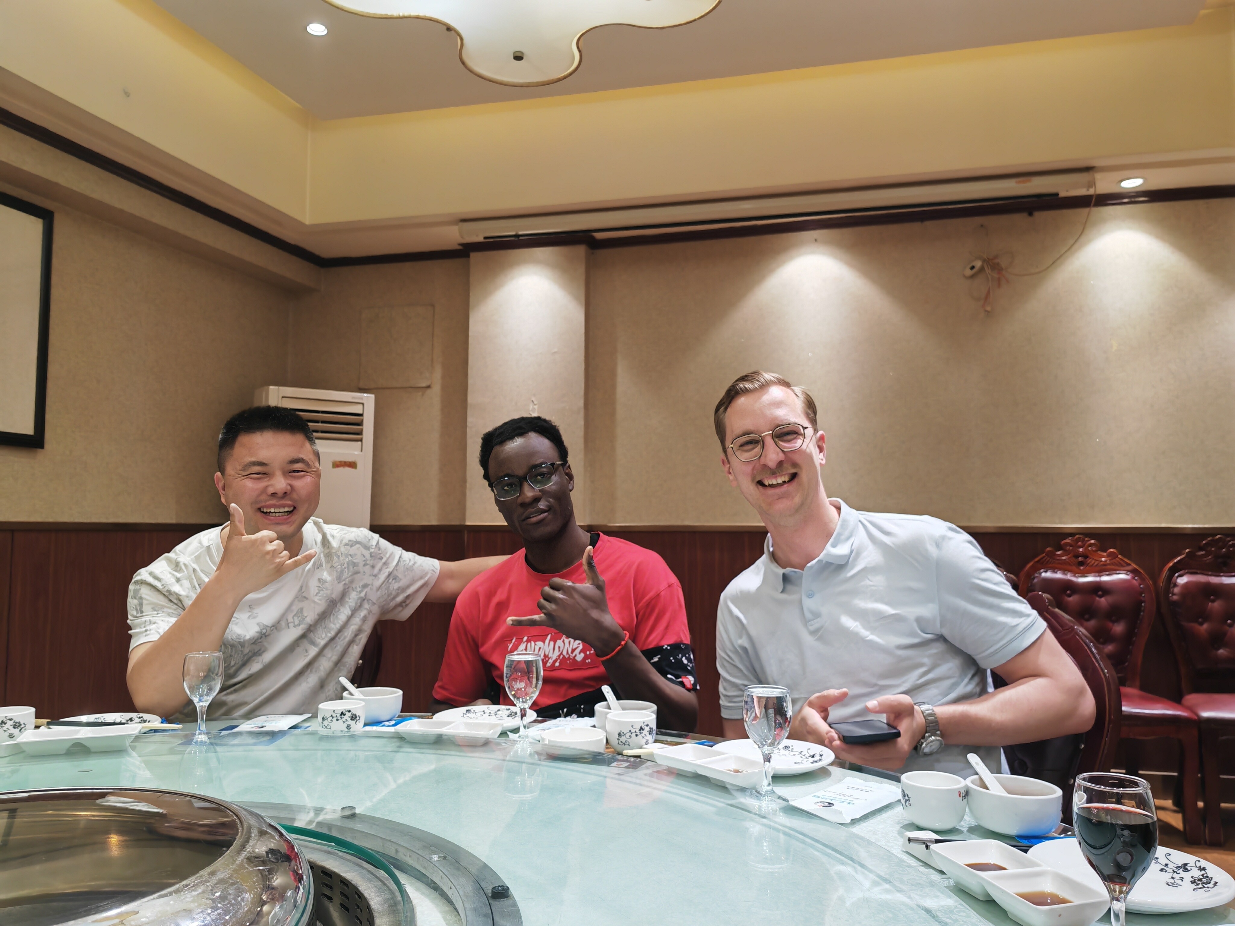 Lituanie : contrats avec des clients pour des machines de découpe et de gravure au laser Co2