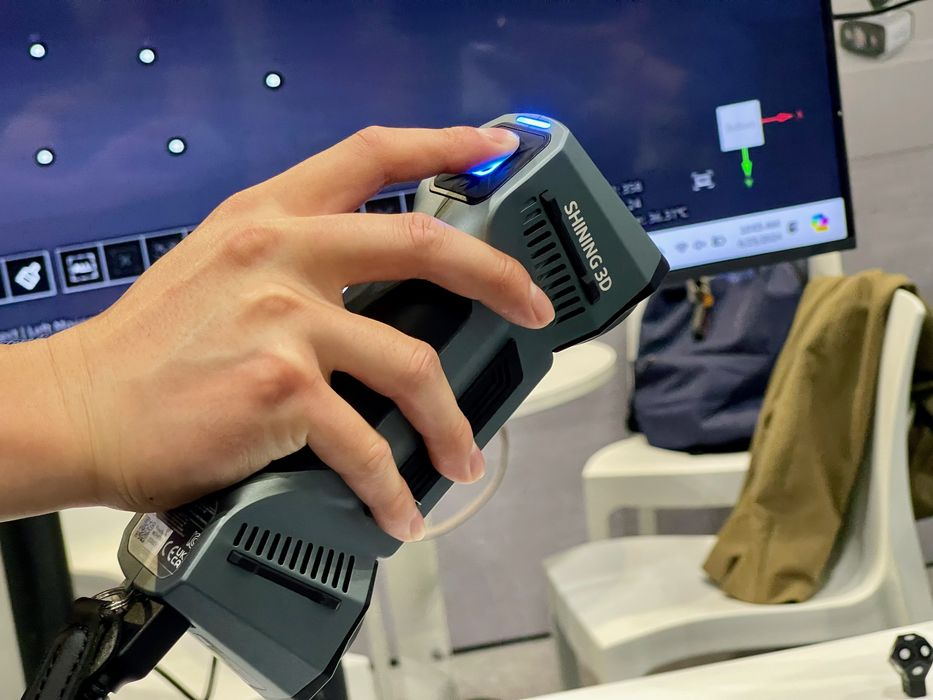 FreeScan Combo+ Source de lumière hybride et scanner 3D portable multifonctionnel