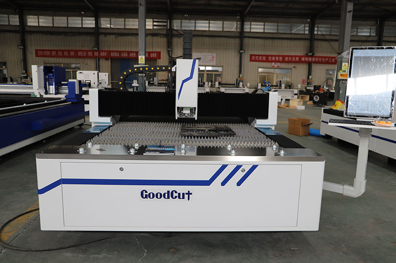 GC1530F Machine de découpe laser à fibre de conception nouvelle pour la découpe de métal plat 