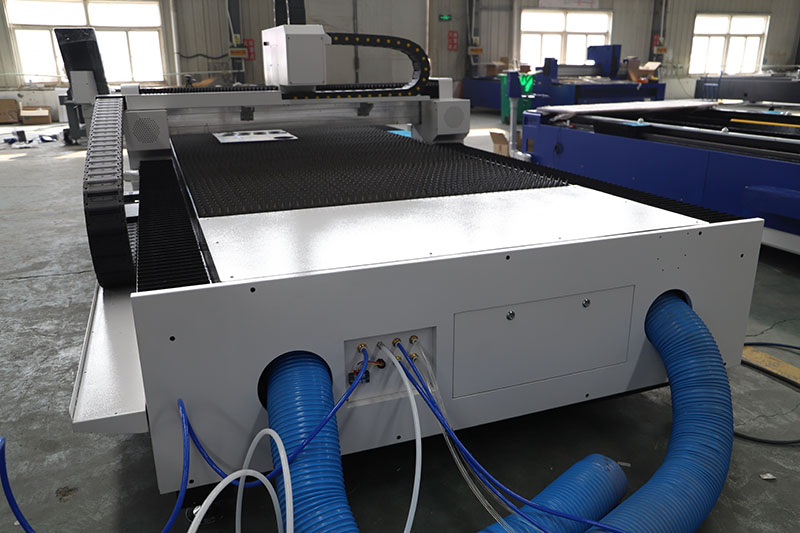 GC1530F Machine de découpe laser à fibre de conception nouvelle pour la découpe de métal plat 