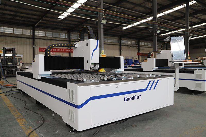 GC1530F Machine de découpe laser à fibre de conception nouvelle pour la découpe de métal plat 