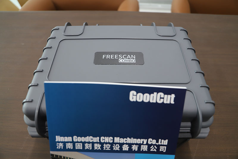 FreeScan Combo+ Source de lumière hybride et scanner 3D portable multifonctionnel