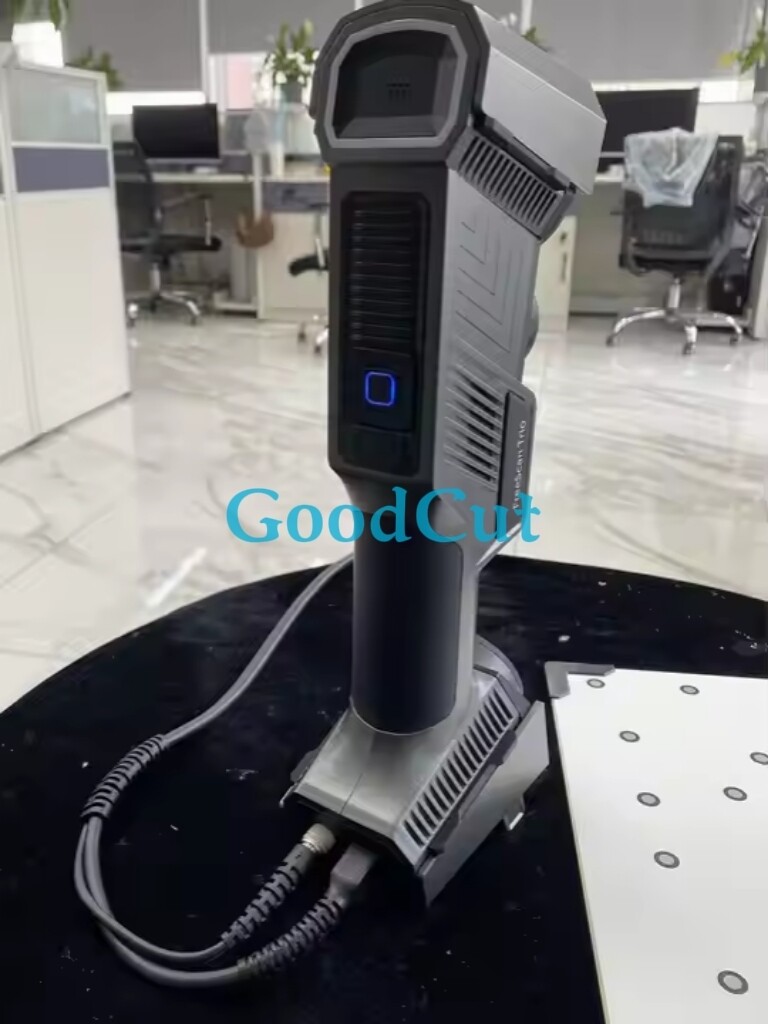 Découvrez la première numérisation 3D laser sans marqueur avec le FreeScan Trio, conçu pour une polyvalence optimale pour tous vos projets. 