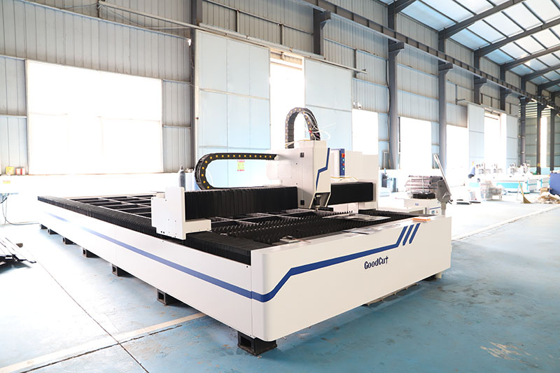 GC6520F Machine de découpe laser à fibre de grande taille 6500*2000mm pour la découpe des métaux plats