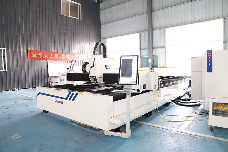 GC6520F Machine de découpe laser à fibre de grande taille 6500*2000mm pour la découpe des métaux plats