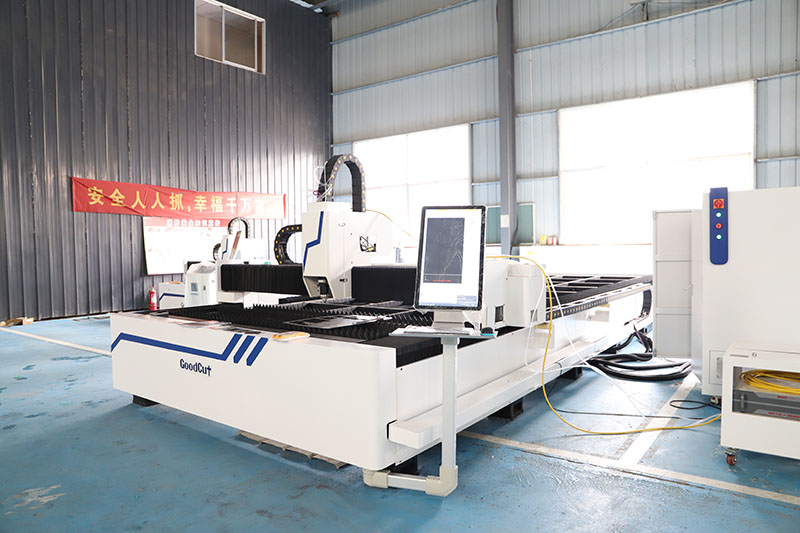 GC6520F Machine de découpe laser à fibre de grande taille 6500*2000mm pour la découpe des métaux plats