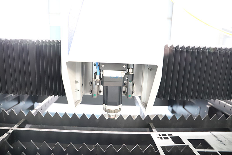 GC6520F Machine de découpe laser à fibre de grande taille 6500*2000mm pour la découpe des métaux plats
