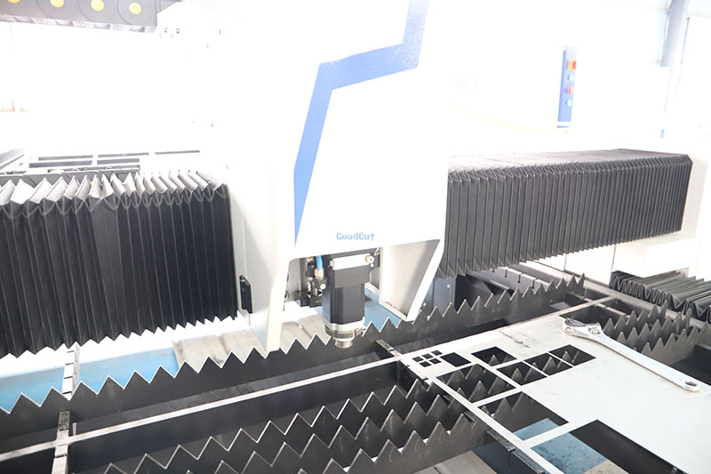 GC6520F Machine de découpe laser à fibre de grande taille 6500*2000mm pour la découpe des métaux plats