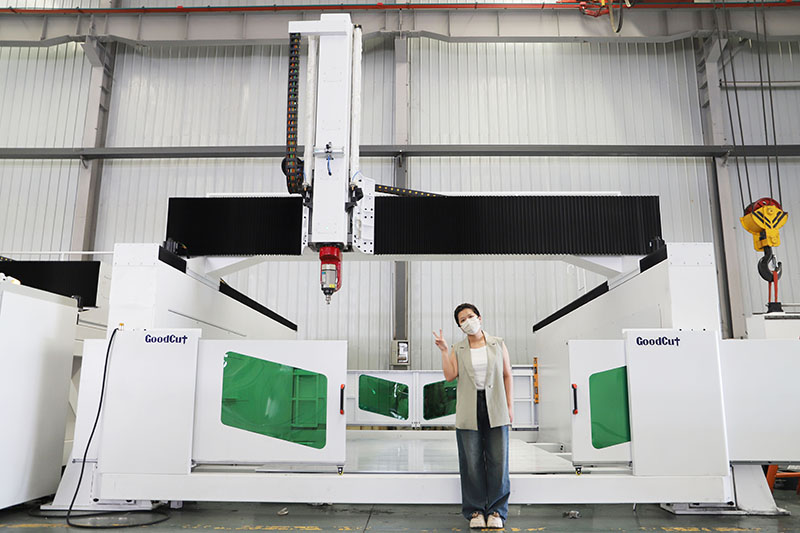 Routeur CNC 5 axes ATC de haute gamme pour travaux de gravure sur bois, pierre, moules et aluminium