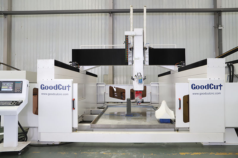 Routeur CNC 5 axes ATC de haute gamme pour travaux de gravure sur bois, pierre, moules et aluminium