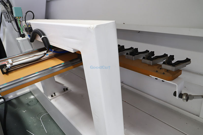 Routeur CNC 5 axes ATC de haute gamme pour travaux de gravure sur bois, pierre, moules et aluminium