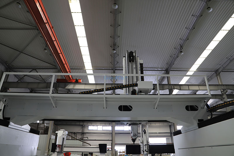 Routeur CNC 5 axes ATC de haute gamme pour travaux de gravure sur bois, pierre, moules et aluminium