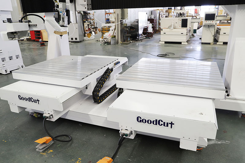 GC1325D-5 Machine de routeur CNC ATC à 4 Axes et 5 Axes pour accoudoir et dossier de chaise avec adsorption de bande