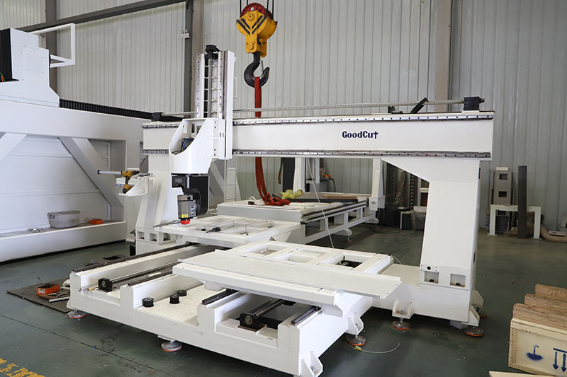 GC1325D-5 Machine de routeur CNC ATC à 4 Axes et 5 Axes pour accoudoir et dossier de chaise avec adsorption de bande