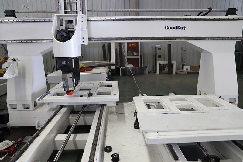 GC1325D-5 Machine de routeur CNC ATC à 4 Axes et 5 Axes pour accoudoir et dossier de chaise avec adsorption de bande
