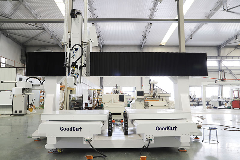 GC1325D-5 Machine de routeur CNC ATC à 4 Axes et 5 Axes pour accoudoir et dossier de chaise avec adsorption de bande