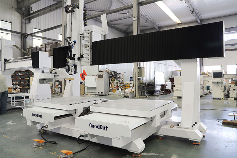 GC1325D-5 Machine de routeur CNC ATC à 4 Axes et 5 Axes pour accoudoir et dossier de chaise avec adsorption de bande