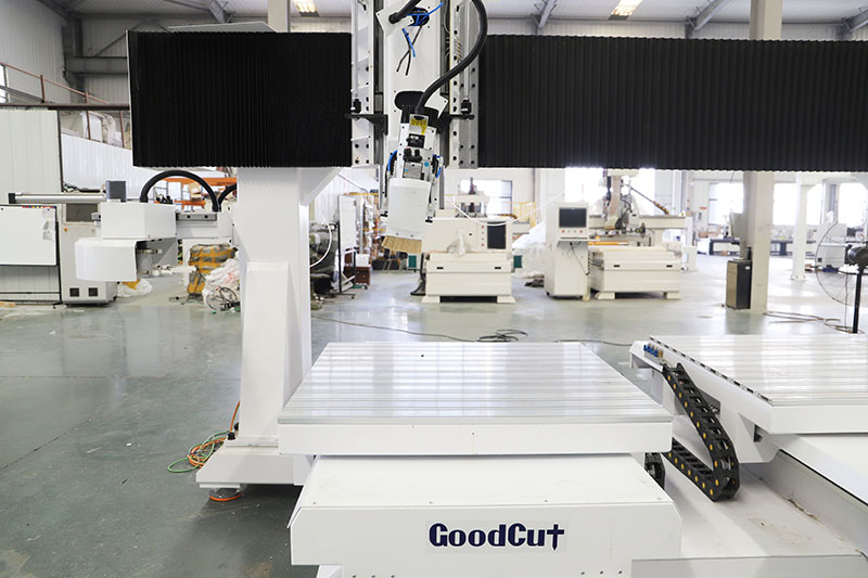 GC1325- Machine de fraisage CNC 5 axes à double pièce/ double processus/ double processus de fraisage pour mousse de bois EPS