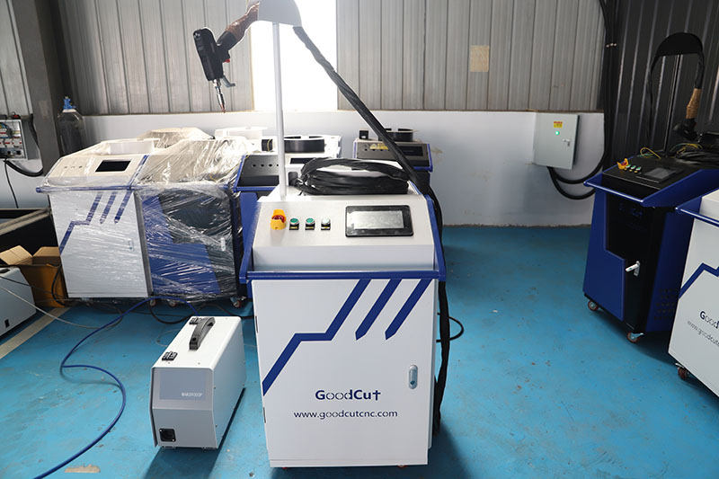 GC-WCC 4 in 1 New Design Laser Welding Cutting Cleaning Machine (machine à souder et à découper au laser)