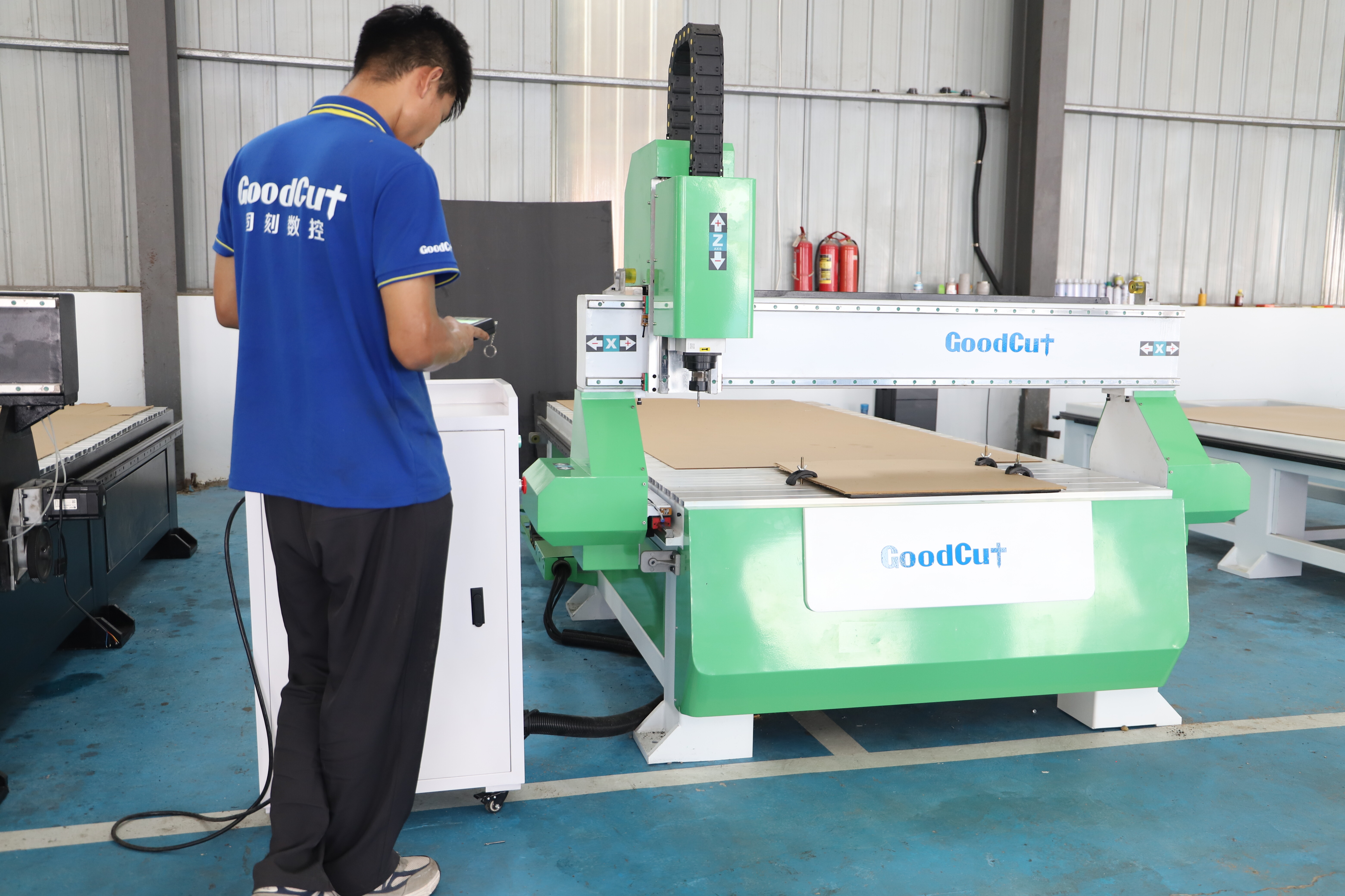 GC1325 CNC Router Machinery for Woodworking with High Quality and Customized Specifictions (Machines à router CNC pour le travail du bois de haute qualité et spécifications personnalisées)