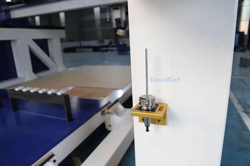 Machine de découpe CNC 4 axes et 5 axes GC2530ATC pour bois, mousse et EPS de grande taille 